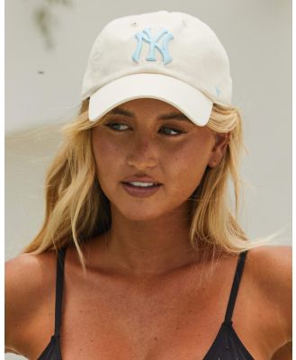 Forty Seven Women's Ny Yankees Cap in Natural