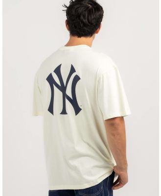 Majestic Men's New York Yankees Team Crest T-Shirt in White