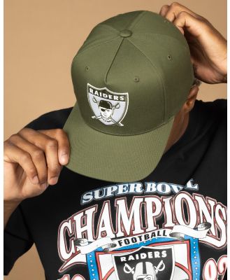Mitchell & Ness Men's Oakland Raiders Core Sport Snapback Cap in Green