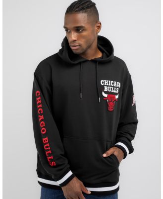 New Era Men's Higher Grade Bulls Hoodie in Black