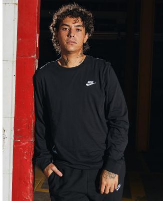 Nike Men's Sportswear Club Long Sleeve T-Shirt in Black