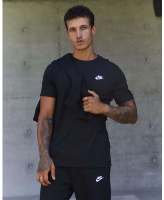 Nike Men's Sportswear Club T-Shirt in Black