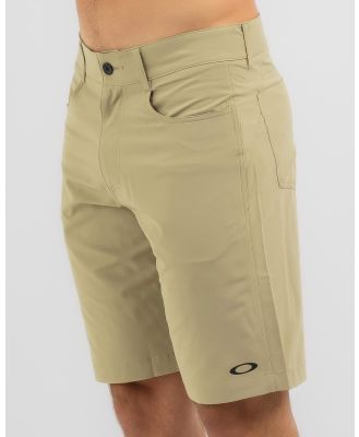 Oakley Men's Baseline 21 Hybrid Walk Shorts in Brown