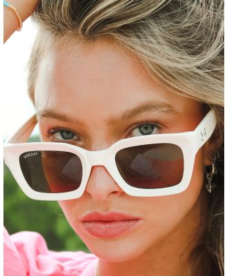 ONEDAY Women's Below Deck Sunglasses in Cream