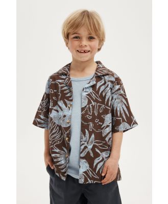 Cotton On Kids - Cabana Short Sleeve Shirt - Hot choccy/dusk blue palm foliage