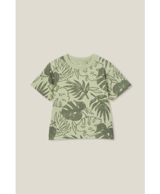 Cotton On Kids - Jonny Short Sleeve Print Tee - Gumnut green/swag green palm leaf yardage