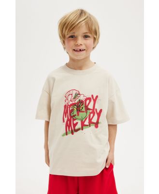 Cotton On Kids - License Drop Shoulder Short Sleeve Tee - Lcn drs rainy day/grinch merry merry