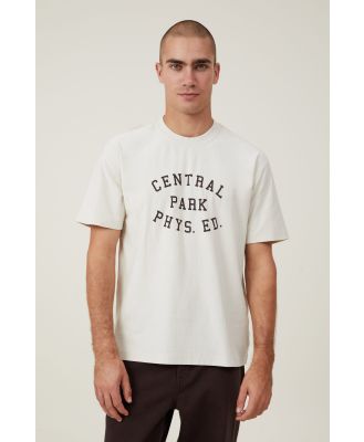 Cotton On Men - Loose Fit College T-Shirt - Bone/central park phys ed