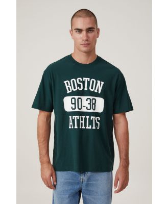 Cotton On Men - Loose Fit College T-Shirt - Pineneedle green / boston ath