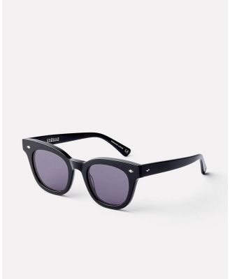 Dylan Black  / Black Sunglasses