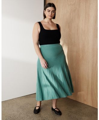 Atmos&Here Curvy - Isla Knitted Midi Skirt - Pleated skirts (Dark Green) Isla Knitted Midi Skirt