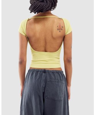 BDG By Urban Outfitters - Alicia Backless SS Top - Cropped tops (Tender Yellow) Alicia Backless SS Top