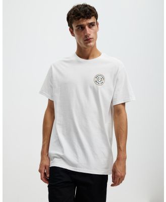 Brixton - Crest II SS T Shirt - T-Shirts & Singlets (White, Pine Needle & Golden Brown) Crest II SS T-Shirt