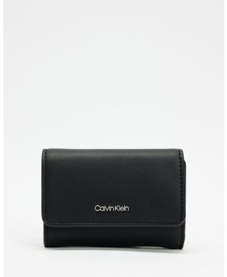 Calvin Klein - Must Trifold Small Wallet - Wallets (Black) Must Trifold Small Wallet