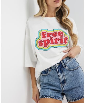 Dazie - Free Spirit Graphic Oversized Logo T shirt - T-Shirts & Singlets (White) Free Spirit Graphic Oversized Logo T-shirt