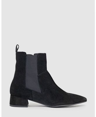 Edward Meller - ZEBE35 Pointed Ankle Boot with Gusset - Boots (Black) ZEBE35 Pointed Ankle Boot with Gusset