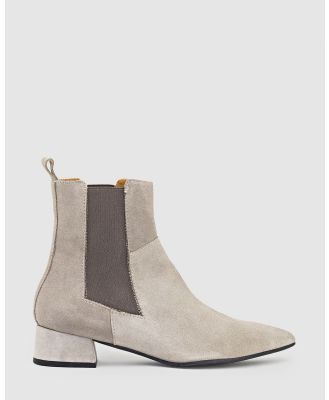 Edward Meller - ZEBE35 Pointed Ankle Boot with Gusset - Boots (Taupe) ZEBE35 Pointed Ankle Boot with Gusset