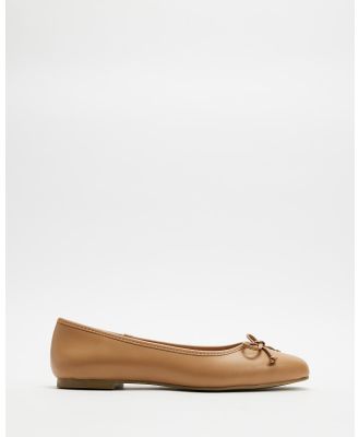 IRIS Footwear - Taylor - Ballet Flats (Tan) Taylor