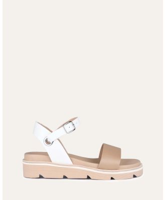 Jo Mercer - Illusion Flat Wedge Sandals - Casual Shoes (WHITE TAN LEATHER) Illusion Flat Wedge Sandals