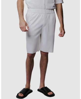 Justin Cassin - Abade Pleated Shorts - Shorts (White) Abade Pleated Shorts