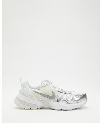 Nike - Nike V2K Run   Women's - Lifestyle Sneakers (White, Metallic Silver & Platinum Tint) Nike V2K Run - Women's