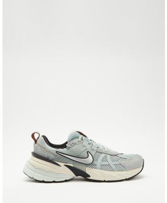 Nike - V2K Run   Women's - Lifestyle Sneakers (Light Pumice, Chrome, Light Orewood Brown & Black) V2K Run - Women's