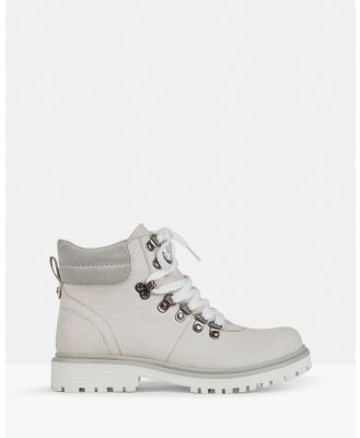 Planet Shoes - Logger Comfort Lace up Ankle Boot - Boots (White) Logger Comfort Lace up Ankle Boot