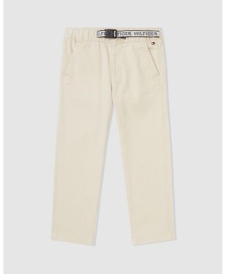 Tommy Hilfiger - Belted Comfort Pants   Teens - Pants (Classic Beige) Belted Comfort Pants - Teens