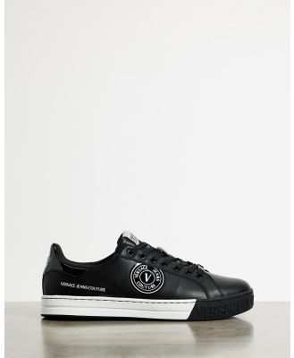 Versace Jeans Couture - V Emblem Court 88 Sneakers - Sneakers (Black) V-Emblem Court 88 Sneakers